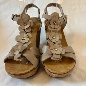 Biostep Beige Leather Flower Accent Wedge Heel Sandals Size 8